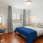 I By An Island Apartman